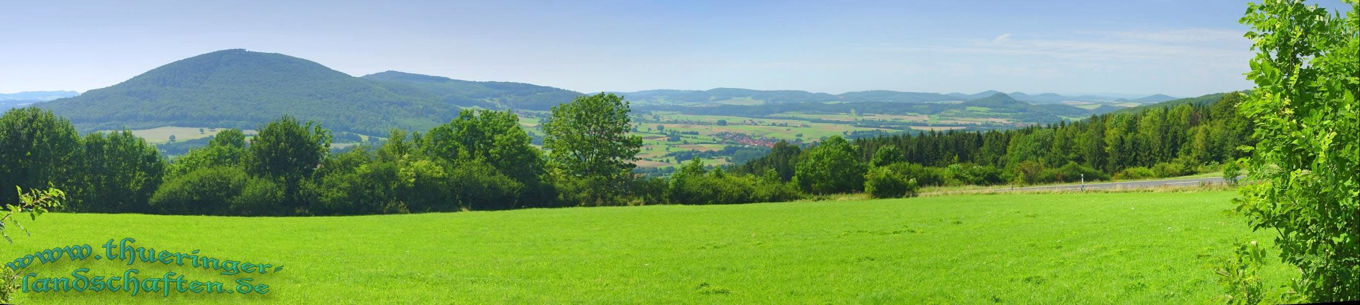 Weitsicht vom Dadenberg bei Tann (Rhn) in Richtung Thr