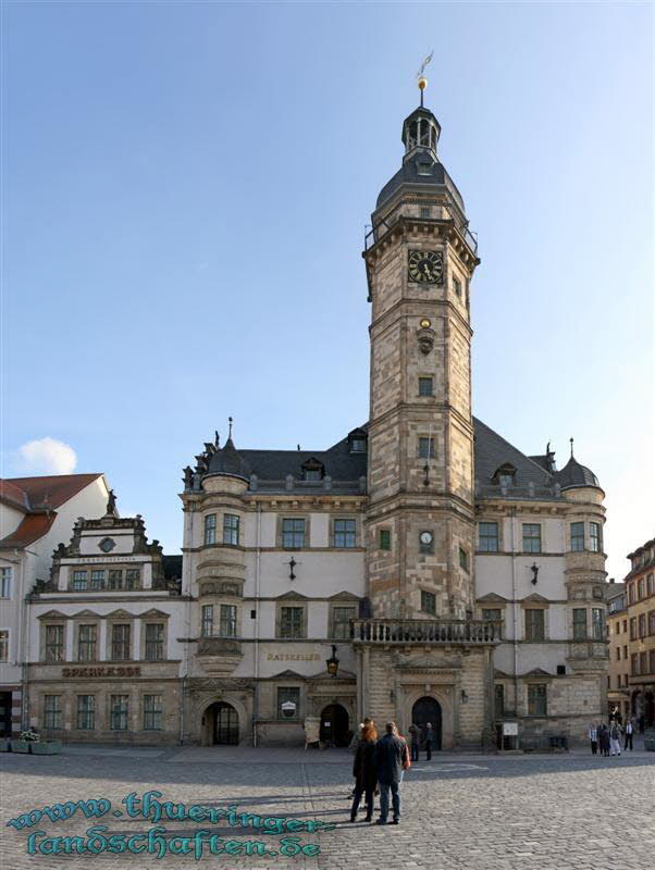 Marktplatz und Rathaus