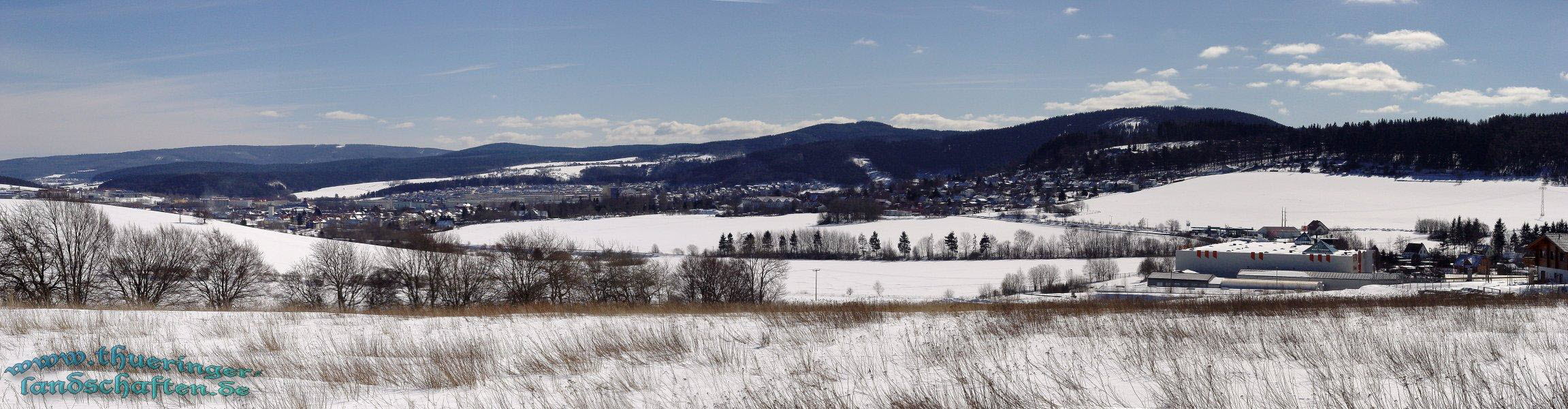 Blick vom Gewerbegebiet aus auf Ilmenau und Roda