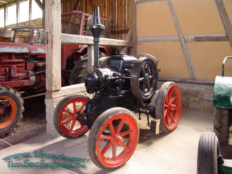 Hofteichscheune, Ausstellung landwirtschaftlicher Grogerte