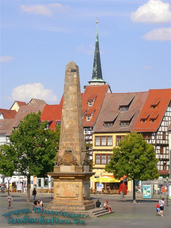 Obelisk auf dem Domplatz