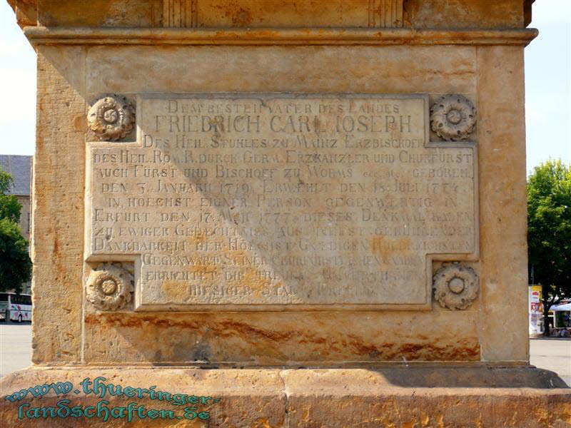 Obelisk auf dem Domplatz