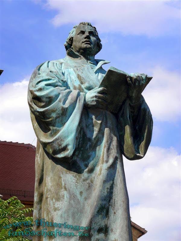 Lutherdenkmal vor der Kaufmannskirche