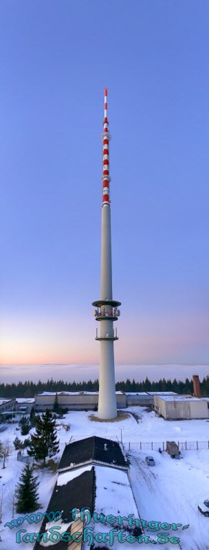 Blick vom Aussichtsturm auf dem Bleberg bei Sonnenuntergang