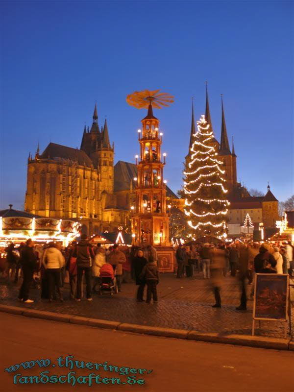 Weihnachtsmarkt Erfurt zur blauen Stunde